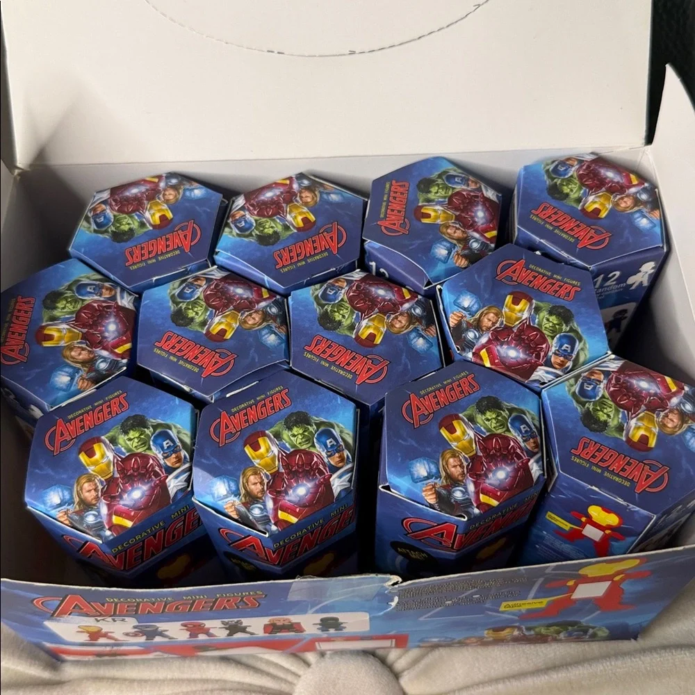12– Avengers Decorative Mini Mystery Figures Boxes